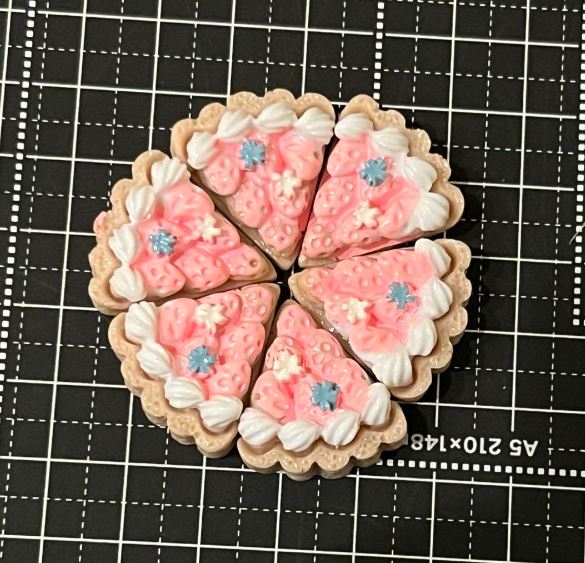 Miniature Pink Flower Cake Slices – 6-Piece Resin Decoration Set for Crafts & Dollhouses